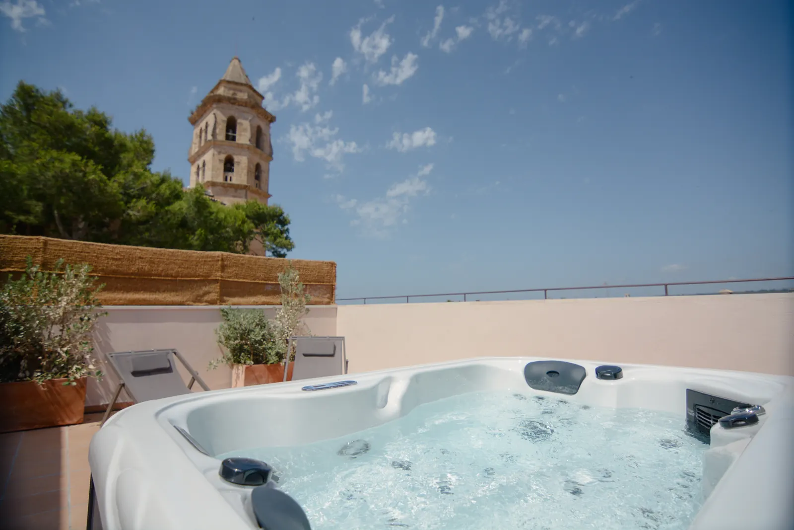 Suite with terrace and jacuzzi close view of the outdoor jacuzzi